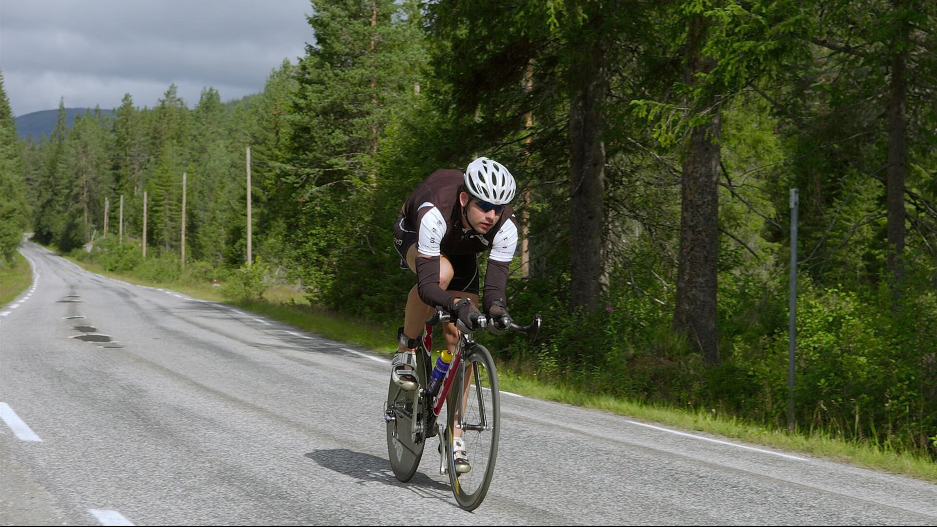 浓眉状态火热连续封盖成为湖人内线屏障，湖人浓眉打什么位置