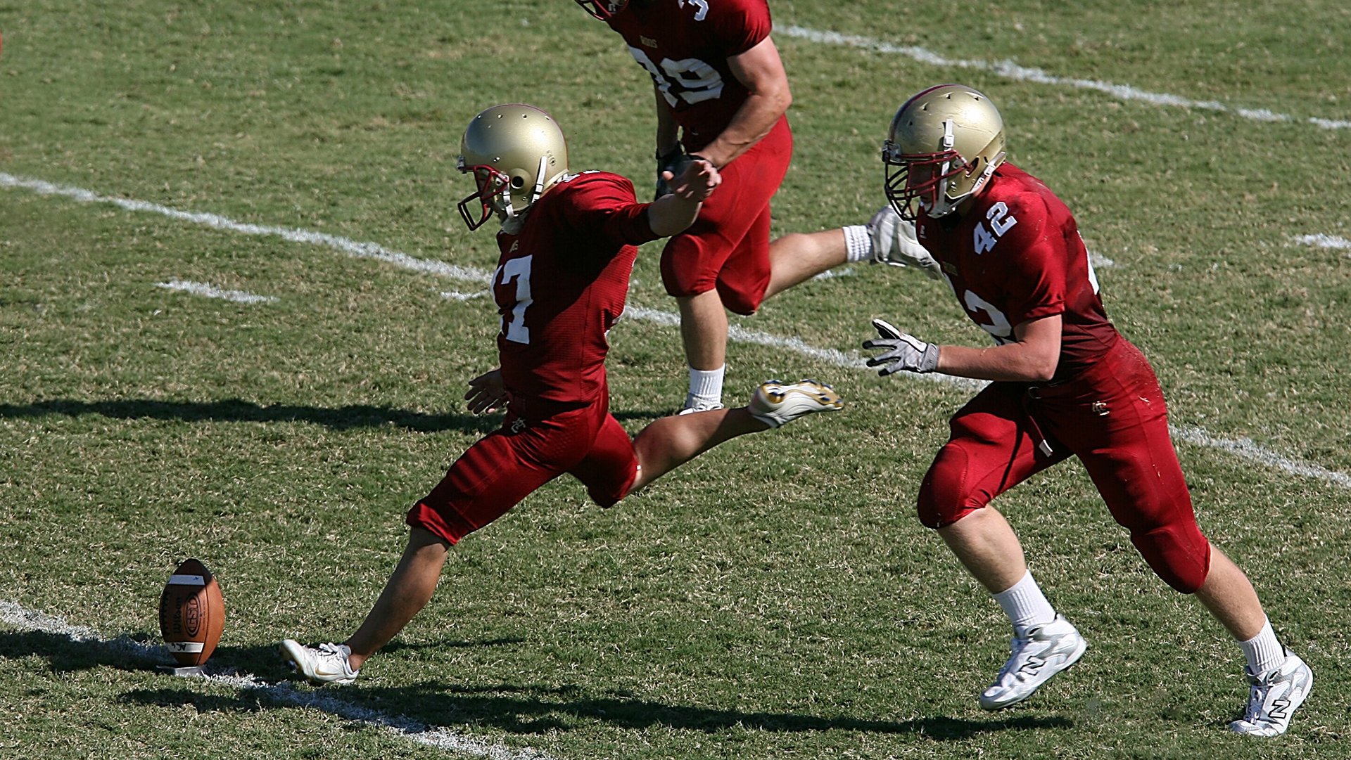 浓眉状态火热连续封盖成为湖人内线屏障，湖人浓眉打什么位置